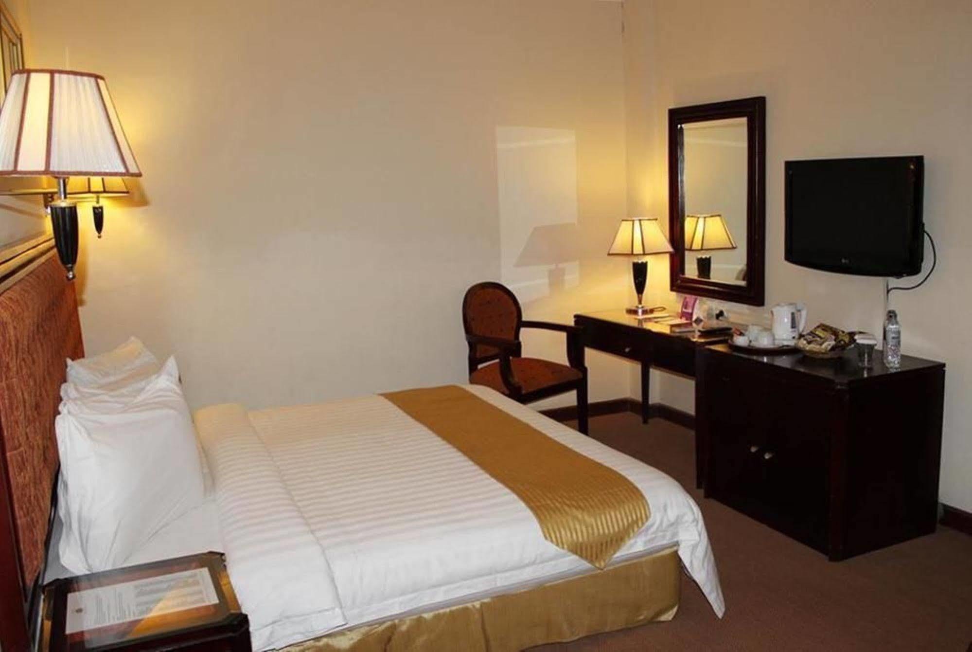 Harbourbay Amir Hotel Batam Exterior photo
